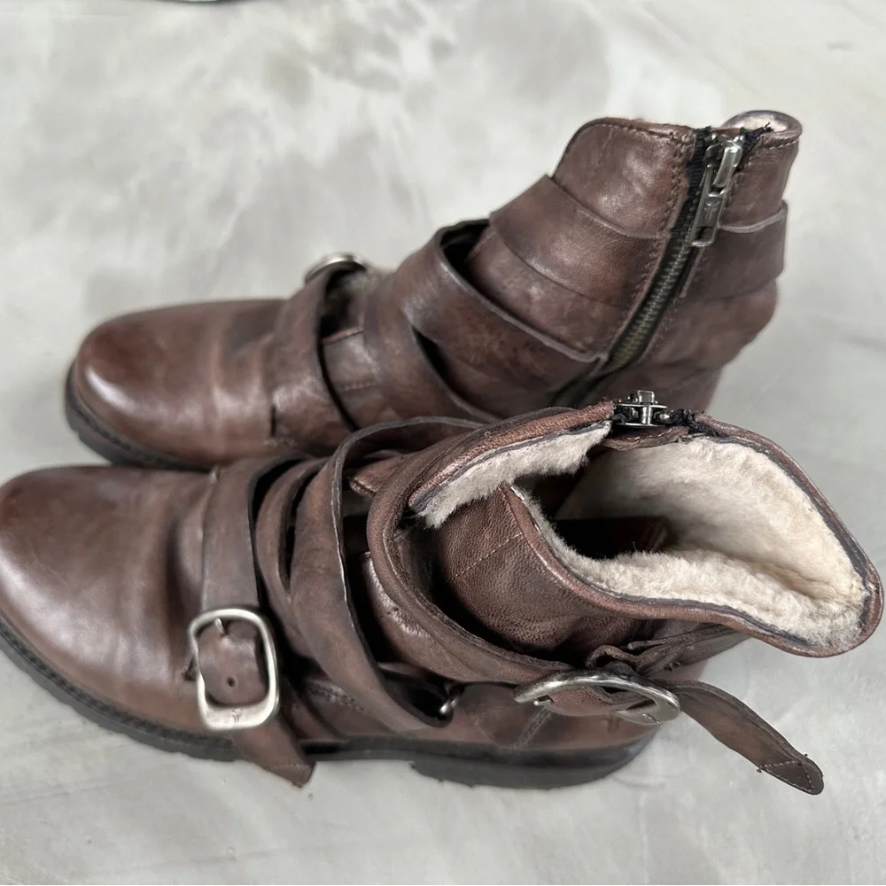 FRYE Womens Valerie Shearling Strappy Ankle Boot - Picture 5 of 7